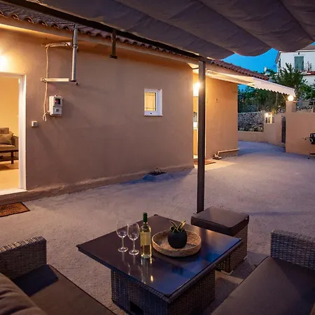 別荘 Erasmia's House Lakíthra