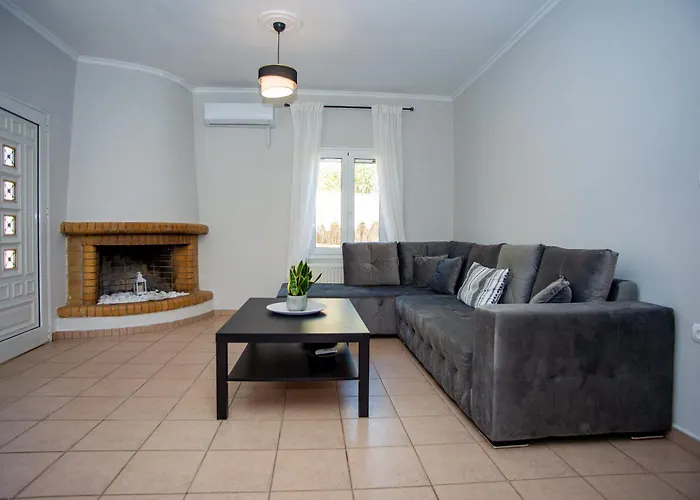 Holiday home Erasmia's House Lakithra