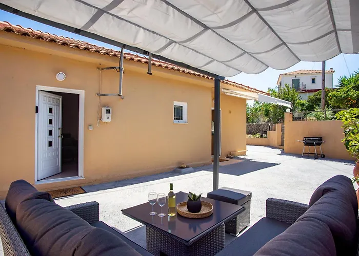 Holiday home Erasmia's House Lakithra