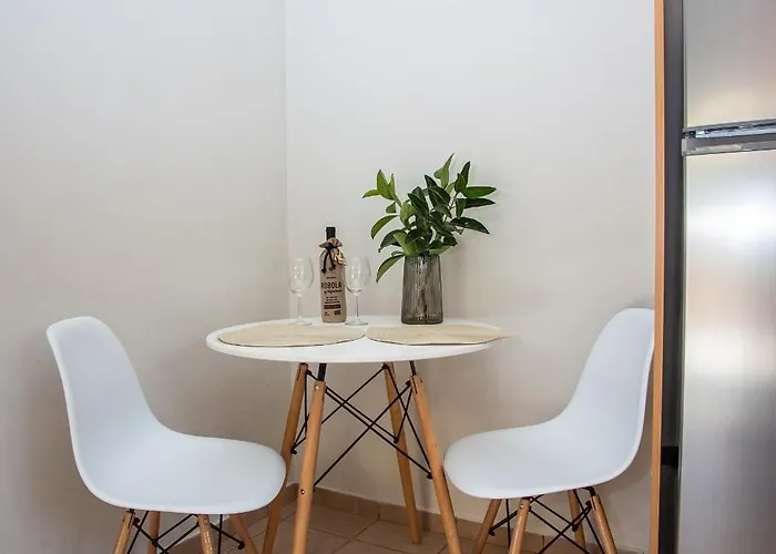 Erasmia's House * Lakithra