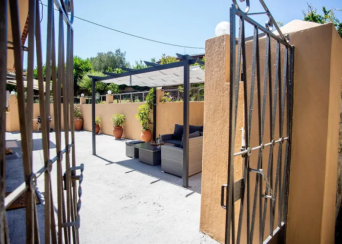 Holiday home Erasmia's House Lakithra